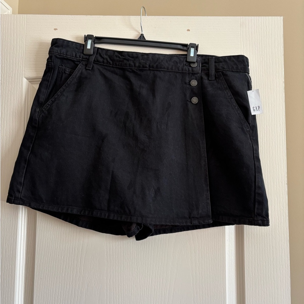 GAP Black Wrap-Front Skort Shorts